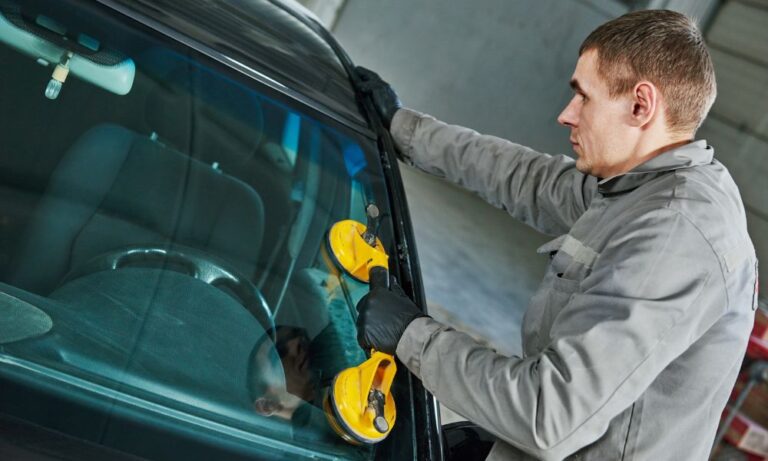 Automobile windshield glass replacement